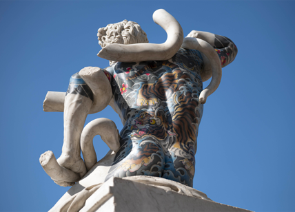 SEA, a Malpensa la mostra MONUMENTUM di Fabio Viale
