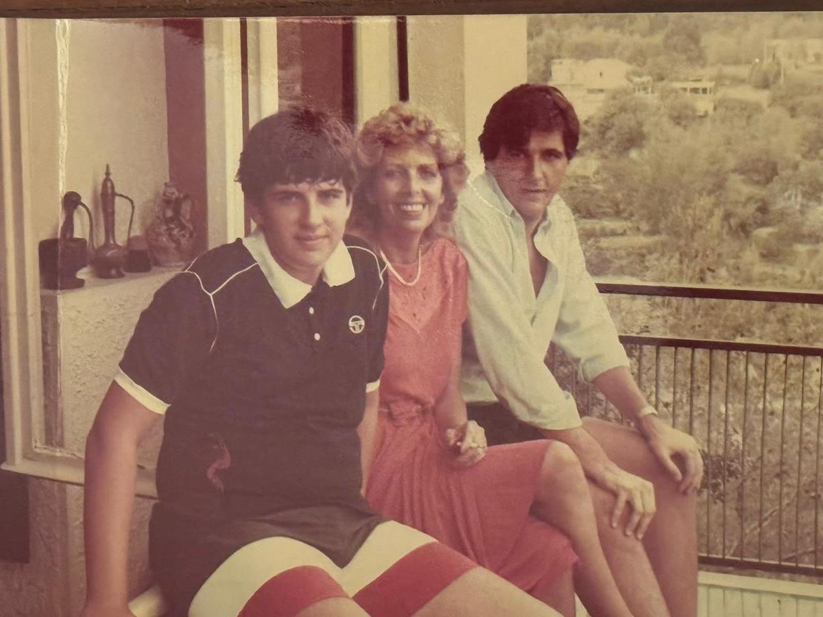 Nella prima Marisa Piol moglie di Elserino ed i figli Andrea a sinistra Alessandro a destra anni 70 