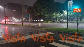 Nuova ondata di maltempo a Milano, diramata allerta rossa, piogge torrenziali a CityLife