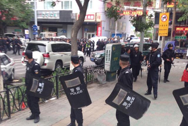 Cina: auto contro gruppo di alunni fuori da scuola, 5 morti e 18 feriti