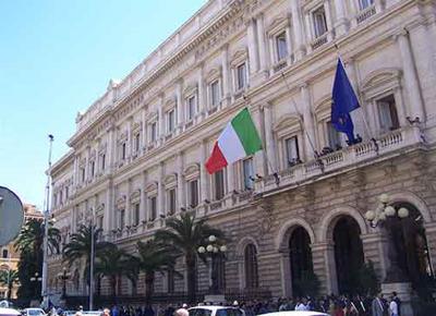 Ignazio Visco e Bankitalia; il governatore vuole la riconferma ma Renzi...