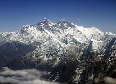 La coda per scalare l’Everest di Messner e Habeler.