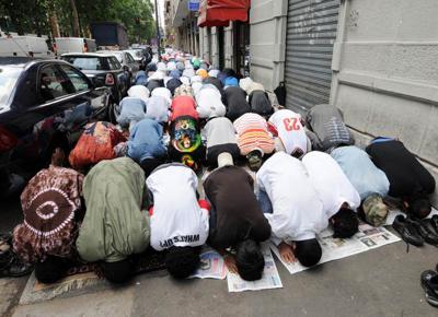 Milano, rabbia degli islamici dopo lo stop alle moschee