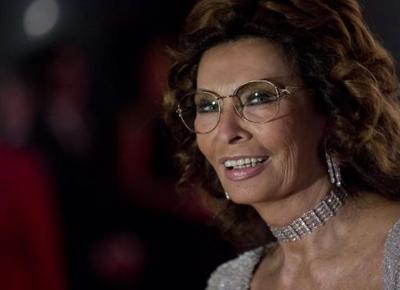 Bagno di folla per Sophia Loren all'inaugurazione del suo ristorante a Firenze
