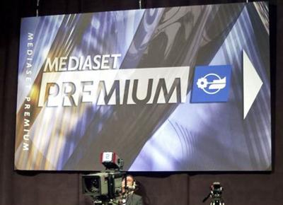 Mediaset pronta a cedere a Sky la piattaforma Premium