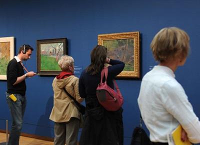 Falsificava Van Gogh e De Chirico per venderli online: 91 dipinti sequestrati