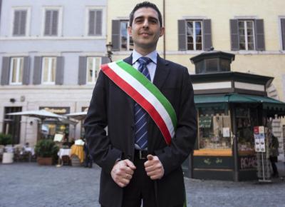 Parma, addio governo M5S: dopo Pizzarotti via con 17 consiglieri