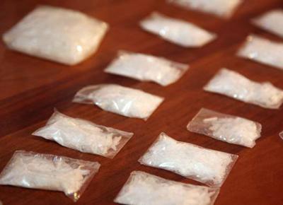 Ragazza cinese spacciatrice della “droga dei pazzi”: aveva 1176 dosi di shaboo