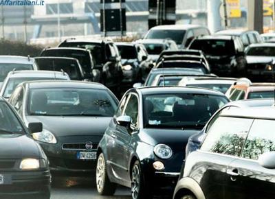 Cade cartello sulla superstrada Pisa-Firenze-Livorno: circolazione a rilento