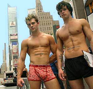 ESCORT GAY PUGLIA BAKEKA INCONTRI GAY ROMA GAY ANNUNCI MODENA RAGAZZI GAY CATANIA