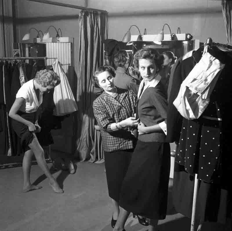 Archivio Federico Garolla 1 - Biki nel suo atelier a Milano, 1953. Foto Federico Garolla. © Archivio Federico Garolla. Archivio Federico Garolla 1 - Biki nel suo atelier a Milano, 1953. Foto Federico Garolla. © Archivio Federico Garolla.