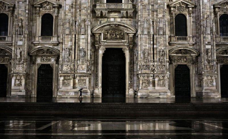 Massimo Gatti, Loneliness - Duomo Milan, 2013, Print Inkjet, courtesy Galleria Glauco Cavaciuti Massimo Gatti, Loneliness - Duomo Milan, 2013, Print Inkjet, courtesy Galleria Glauco Cavaciuti