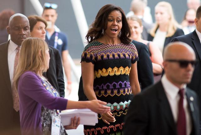 Michelle Obama canta con Missy Elliot per sostenere l'istruzione femminile