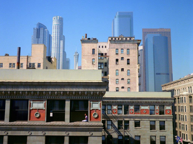 Wim Wenders Woman in the Window, Los Angeles, California © for the reproduced works and texts by Wim Wenders: Wim Wenders/Wenders Images/Verlag der Autoren 1999 C - Print 124 x 151 cm Wim Wenders Woman in the Window, Los Angeles, California © for the reproduced works and texts by Wim Wenders: Wim Wenders/Wenders Images/Verlag der Autoren 1999 C - Print 124 x 151 cm