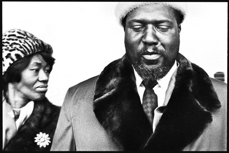 Roberto Polillo, Thelonious Monk con sua moglie Nellie - 1964, Milano - stampa ai sali d’argento cm 25x38 (in cornice cm 42x52), ed. aperta, courtesy Roberto Polillo Roberto Polillo, Thelonious Monk con sua moglie Nellie - 1964, Milano - stampa ai sali d’argento cm 25x38 (in cornice cm 42x52), ed. aperta, courtesy Roberto Polillo