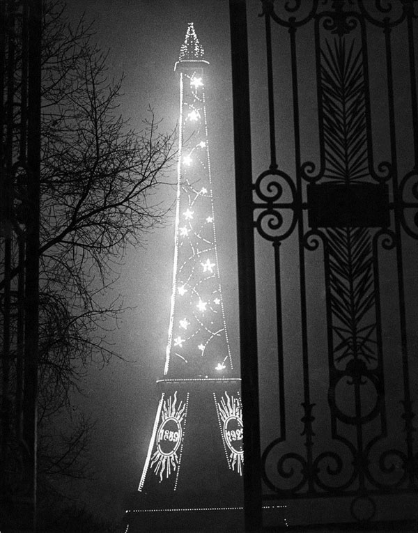 Torre Eiffel, 1932 © Estate Brassaï