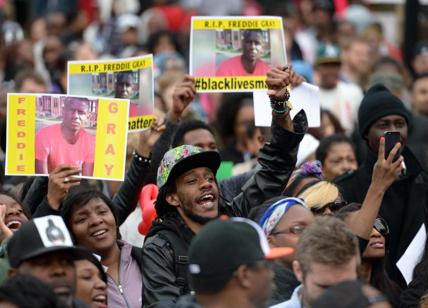 Baltimora, nuovi scontri razziali. Un altro nero ucciso a Detroit. VIDEO