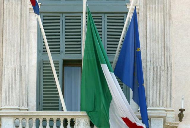 bandiera italiana mezz'asta bandiera italiana mezz'asta
