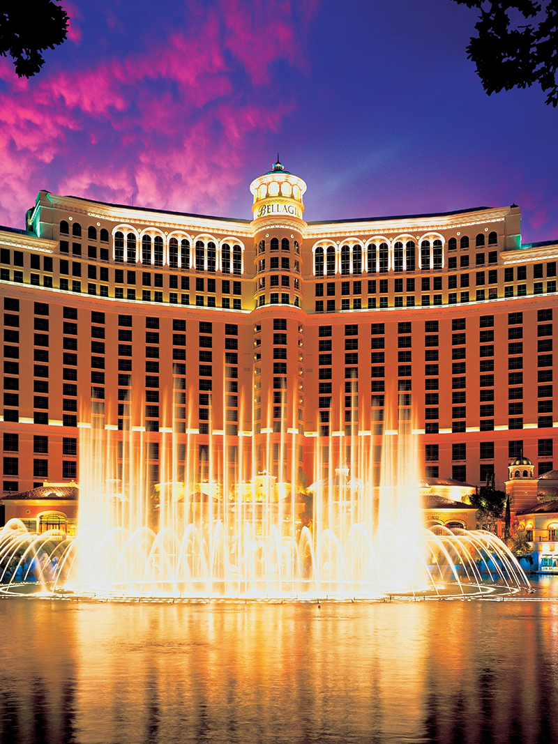Il crimine è la vostra passione, almeno al cinema? Allora sicuramente non vi siete persi i popolarissimi film Ocean’s Eleven e Ocean’s Thirteen. Gli spettacolari esterni di questo hotel sono stati protagonisti di diverse scene di queste due pellicole di successo. Il Bellagio, con le sue 4.000 stanze e suite, il rinomato casinò e le famosissime fontane sapranno far sentire anche voi dei banditi davvero di classe. Il crimine è la vostra passione, almeno al cinema? Allora sicuramente non vi siete persi i popolarissimi film Ocean’s Eleven e Ocean’s Thirteen. Gli spettacolari esterni di questo hotel sono stati protagonisti di diverse scene di queste due pellicole di successo. Il Bellagio, con le sue 4.000 stanze e suite, il rinomato casinò e le famosissime fontane sapranno far sentire anche voi dei banditi davvero di classe.