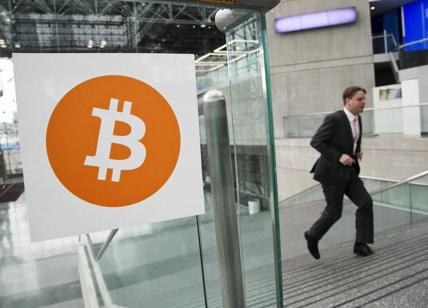 Bitcoin, per Londra un investimento molto rischioso. Criptovaluta giù del 20%