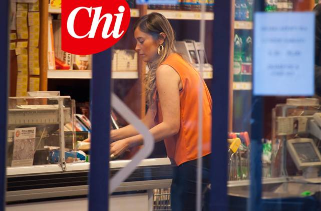 Il ministro Boschi al supermercato. Le foto