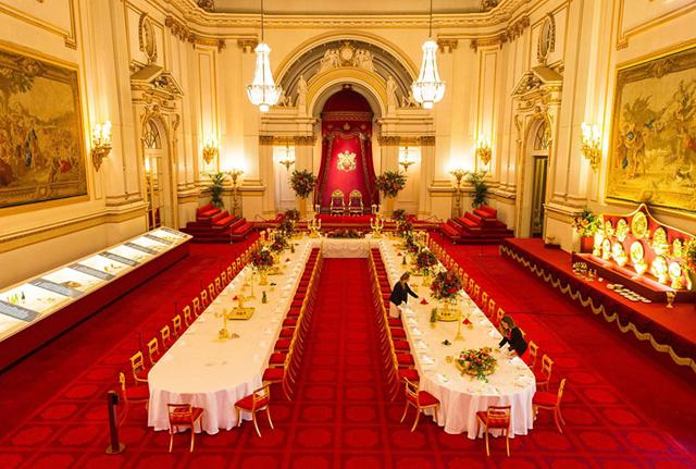 Harry e Meghan, panico Buckingham Palace: "Fanno riunioni su riunioni". RUMORS