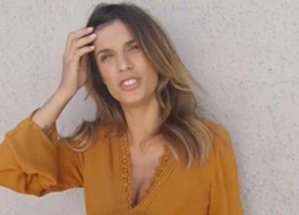 Canalis: "Sì, sono incinta. Ed è...". E scherza con pancione finto