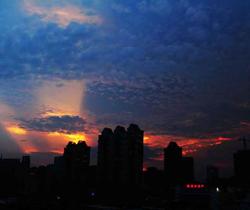 Cina, lo spettacolo creato dalle nuvole nel cielo di Xiamen