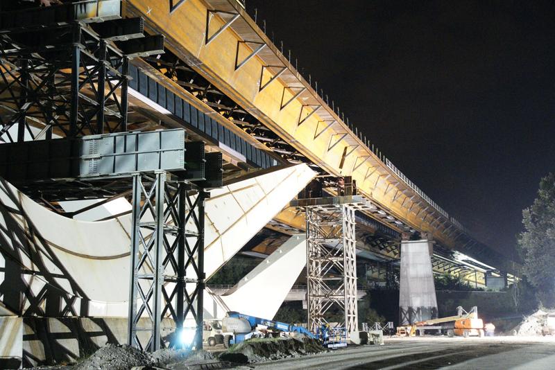Prosegue, dunque, senza soste la realizzazione, intrapresa a partire dal 10 novembre 2014, dell’innovativo collegamento stradale di 1,4 chilometri tra le Provinciali 39 e 40. I residenti in loco considerano, del resto, quest’infrastruttura la panacea a tutti i mali di traffico veicolare che affliggono il loro territorio. Nell’ultimo mezzo secolo, però, gli Enti Pubblici non sono mai riusciti a garantire le ingenti (25 milioni di euro) risorse necessarie per ultimare l’opera. Con il risultato che, sino all’avvento dell’infrastruttura-sistema progettata attorno a TEEM-A58 (2,2 miliardi di euro complessivi di investimento, 320 milioni dei quali a carico dello Stato), Melegnano e il Sud Milano hanno dovuto sopportare il delirio viabilistico indotto dai 40.000 transiti quotidiani vi vetture e TIR prodotti dalla presenza nell’area dell’A1 Milano-Napoli, della Tangenziale Est, della Tangenziale Ovest, della «Via Emilia» e di cinque Provinciali(«Cerca», «Binasca», «Santangiolina», «Pandina» e «Melegnano-Landriano»).