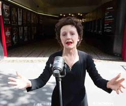 Parigi, presentata statua di cera di edith piaf