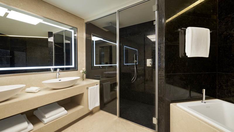 Excelsior Hotel Gallia Photo Signature Suite Bathroom