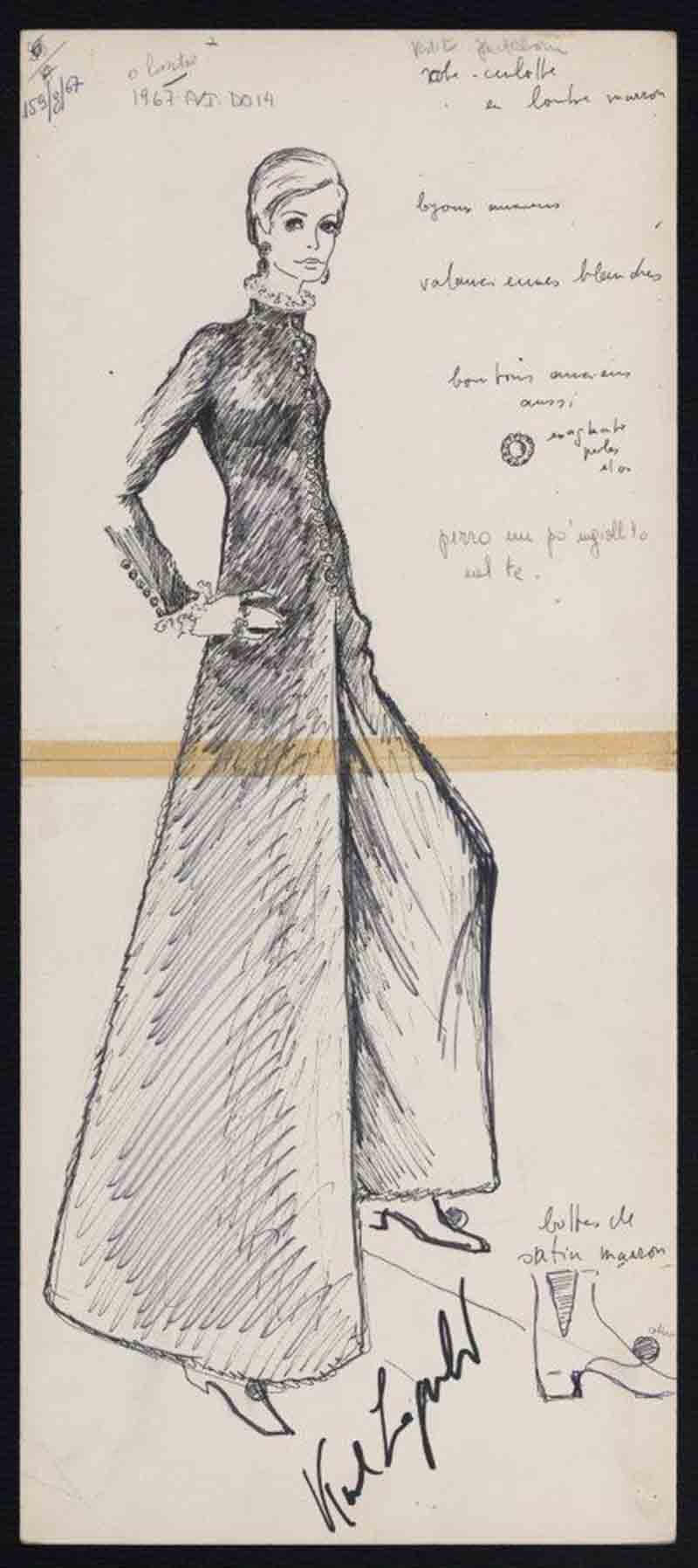 Collezione autunno/inverno 1967-68 Abito pantalone in lapin nero realizzato con lavorazione diagonale simmetrica, impreziosito da bottoni gioiello e chiffon e pizzo su collo e polsi Collezione autunno/inverno 1967-68 Abito pantalone in lapin nero realizzato con lavorazione diagonale simmetrica, impreziosito da bottoni gioiello e chiffon e pizzo su collo e polsi