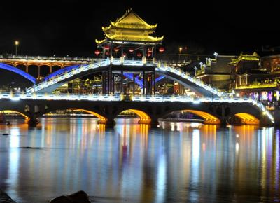 Fenghuang notte ape