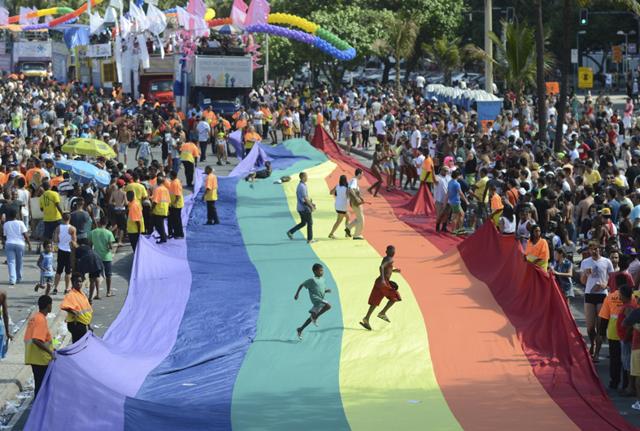Traduzione di gay? Frocio. Google translate nella bufera