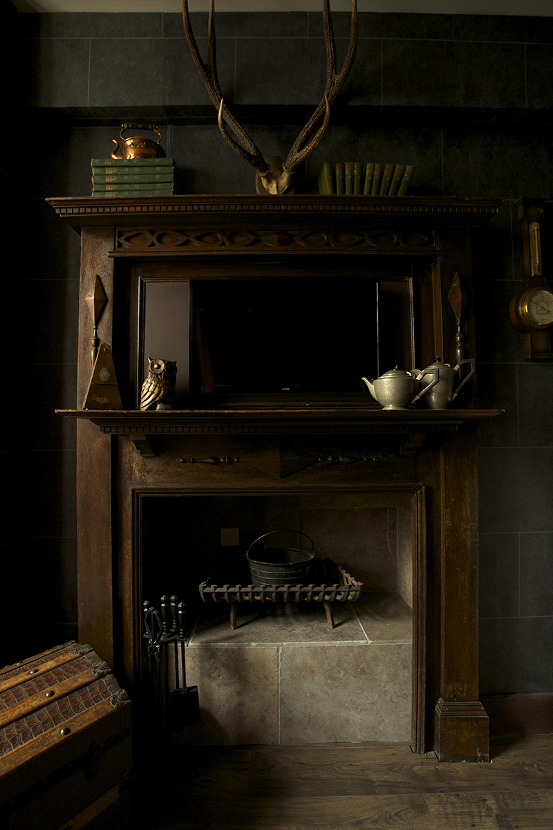 Non saprete mai esattamente cosa vuol dire essere Harry Potter, ma soggiornando in questo hotel potrete farvene un’idea. Il Georgian House ripropone, in due camere davvero incantate, tutta l’atmosfera evocata dalle pellicole del maghetto più famoso del mondo. Le camere sono curate nei minimi dettagli: ampolle, pozioni e calderoni sembrano usciti dal set della saga, gli occhiali rotondi, invece, toccherà portarseli da casa. Non saprete mai esattamente cosa vuol dire essere Harry Potter, ma soggiornando in questo hotel potrete farvene un’idea. Il Georgian House ripropone, in due camere davvero incantate, tutta l’atmosfera evocata dalle pellicole del maghetto più famoso del mondo. Le camere sono curate nei minimi dettagli: ampolle, pozioni e calderoni sembrano usciti dal set della saga, gli occhiali rotondi, invece, toccherà portarseli da casa.