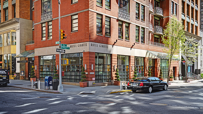 Le fan della popolarissima serie in rosa Sex and The City certamente riconosceranno una delle suite dell’Hotel Giraffe, che per le riprese dell’omonimo film è stata trasformata nell’appartamento di Mr Big. L’hotel, che ovviamente si trova a New York, vanta caratteristiche di lusso tra cui una meravigliosa vista panoramica, un caminetto, una terrazza privata e un pianoforte a coda per le vostre serate d’atmosfera. Chissà che prenotando qui la vostra fuga last minute non troviate anche voi il vostro Mr Big. Le fan della popolarissima serie in rosa Sex and The City certamente riconosceranno una delle suite dell’Hotel Giraffe, che per le riprese dell’omonimo film è stata trasformata nell’appartamento di Mr Big. L’hotel, che ovviamente si trova a New York, vanta caratteristiche di lusso tra cui una meravigliosa vista panoramica, un caminetto, una terrazza privata e un pianoforte a coda per le vostre serate d’atmosfera. Chissà che prenotando qui la vostra fuga last minute non troviate anche voi il vostro Mr Big.
