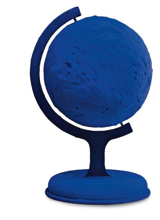 Yves Klein Globe terrestre bleu (RP 7), 1957 Pigmento puro e resina sintetica su gesso 36 × 21,5 × 19,5 cm Collezione privata © Yves Klein / ADAGP, Paris 2014