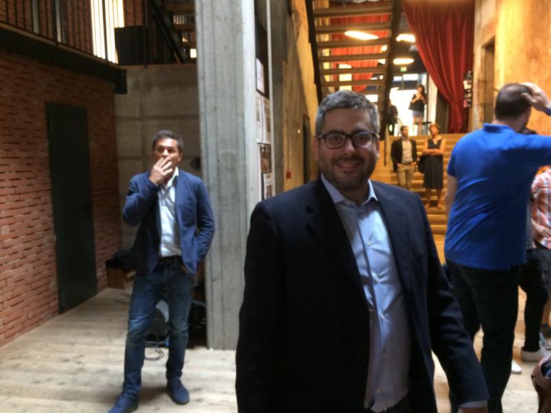 Il segretario Pietro Bussolati sorridente anche se la sua contrada, a Siena, non ha fatto un gran risultato. Spera in Milano.