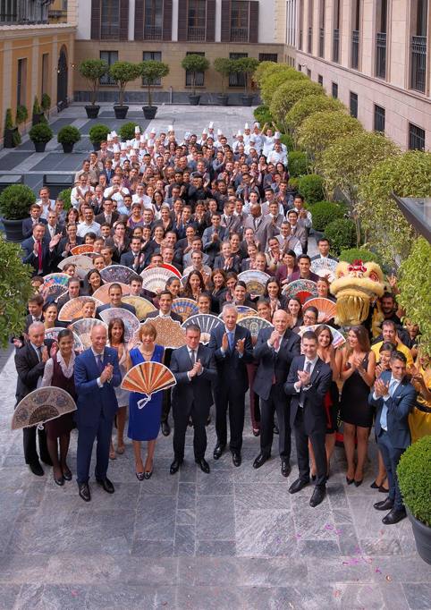 Dopo il Gallia Hotel in piazza Duca D'Aosta e il Melià in Piazza della Repubblica, il 2015 vede l'apertura di un nuovo hotel di lusso. In seguito ad una ristrutturazione durata parecchio tempo apre finalmente i battenti il Mandarin Oriental.