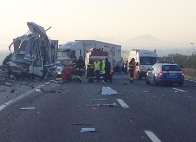 Terribile incidente sull'A1 vicino a Roma, 6 morti