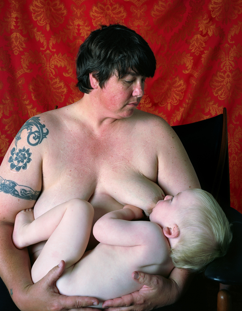 Catherine Opie Self portrait / Nursing, 2004 C-print 101,6 x 81,3 cm Collezione privata Courtesy Studio Guenzani, Milano Catherine Opie Self portrait / Nursing, 2004 C-print 101,6 x 81,3 cm Collezione privata Courtesy Studio Guenzani, Milano