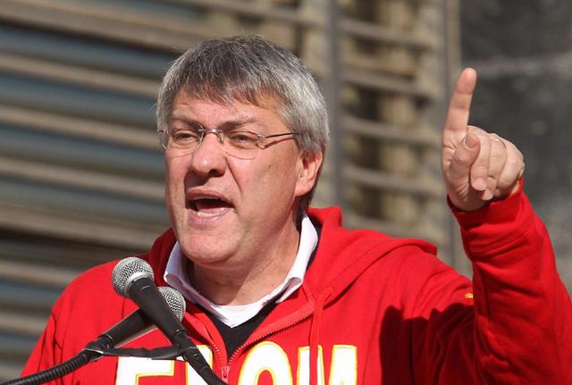 Fiom in piazza a Roma contro il Jobs Act. Landini: "Stanchi degli spot, Renzi peggio di Berlusconi"