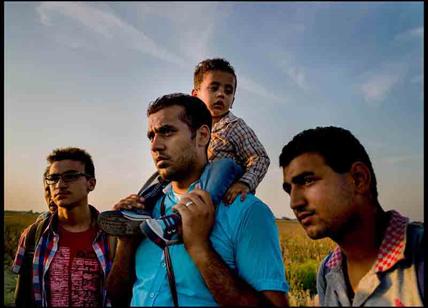 Migranti, Vienna e Berlino aprono confini. Migliaia in Germania: "Benvenuti"