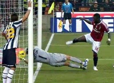 Milan - Juventus, Allegri cambia idea sul gol di Muntari. E i tifosi..