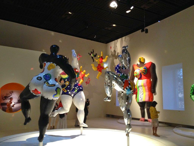 Niki de Saint Phalle - jolie vue des nanas Niki de Saint Phalle - jolie vue des nanas