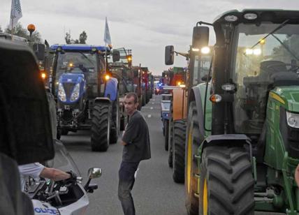 I trattori bloccano Parigi e l'Ile de France