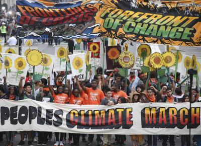 Clima, in migliaia in marcia nel mondo contro i gas serra