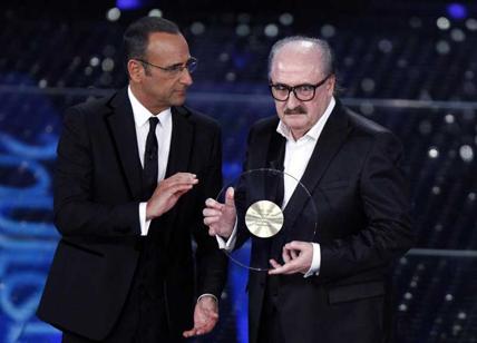 Sanremo, Pino Donaggio e l'ovazione per "Io che non vivo (senza te)"