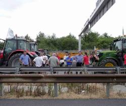 Francia, continua la protesta degli agricoltori