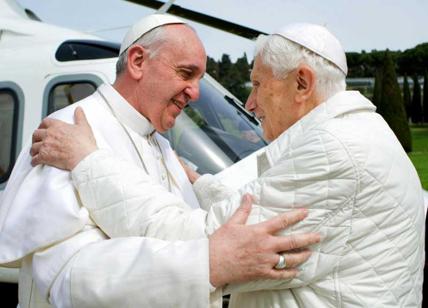 Papa Francesco e i nuovi cardinali in visita da Ratzinger